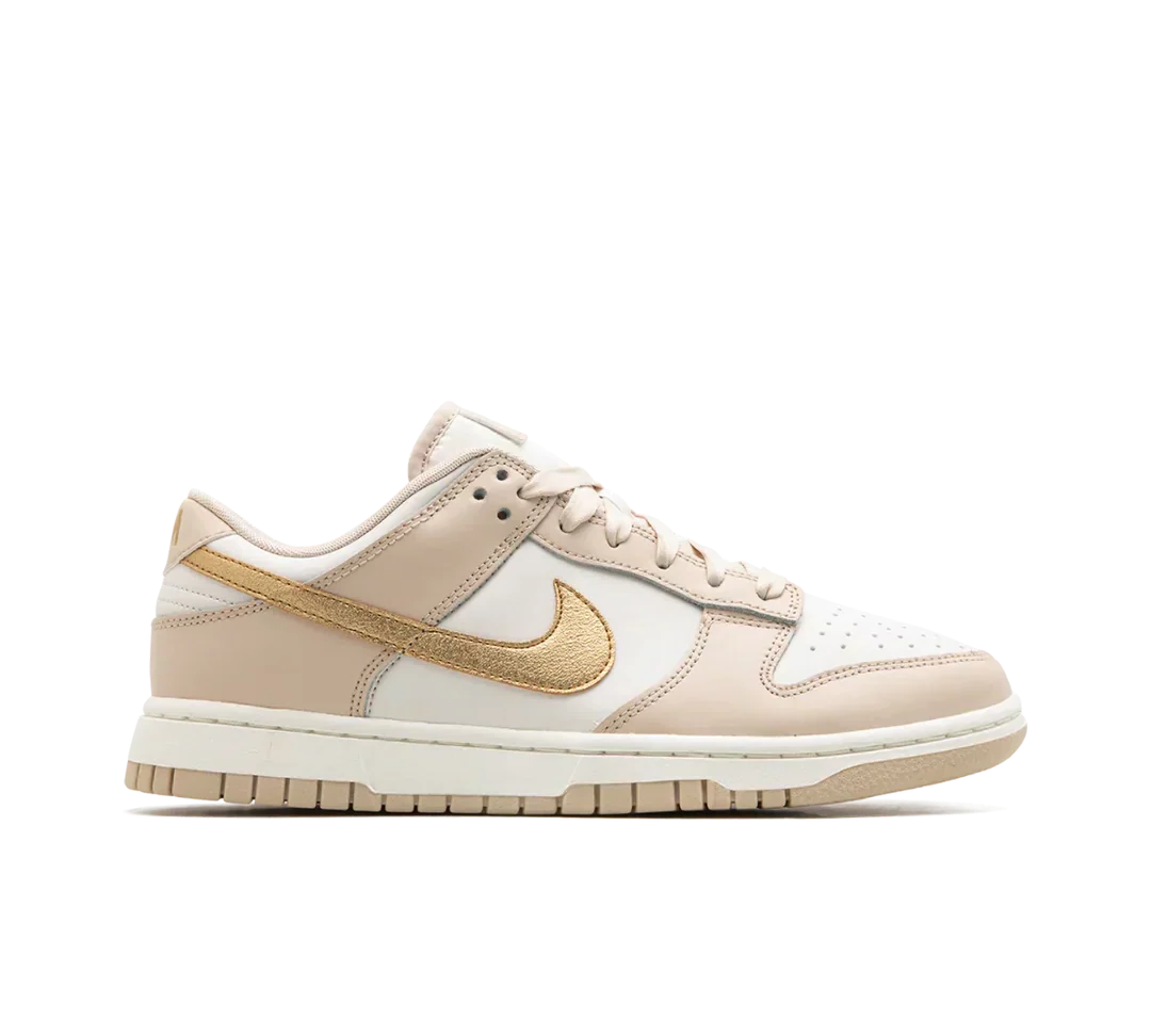 Tênis Nike Dunk Low 'Metallic Gold' Dourado