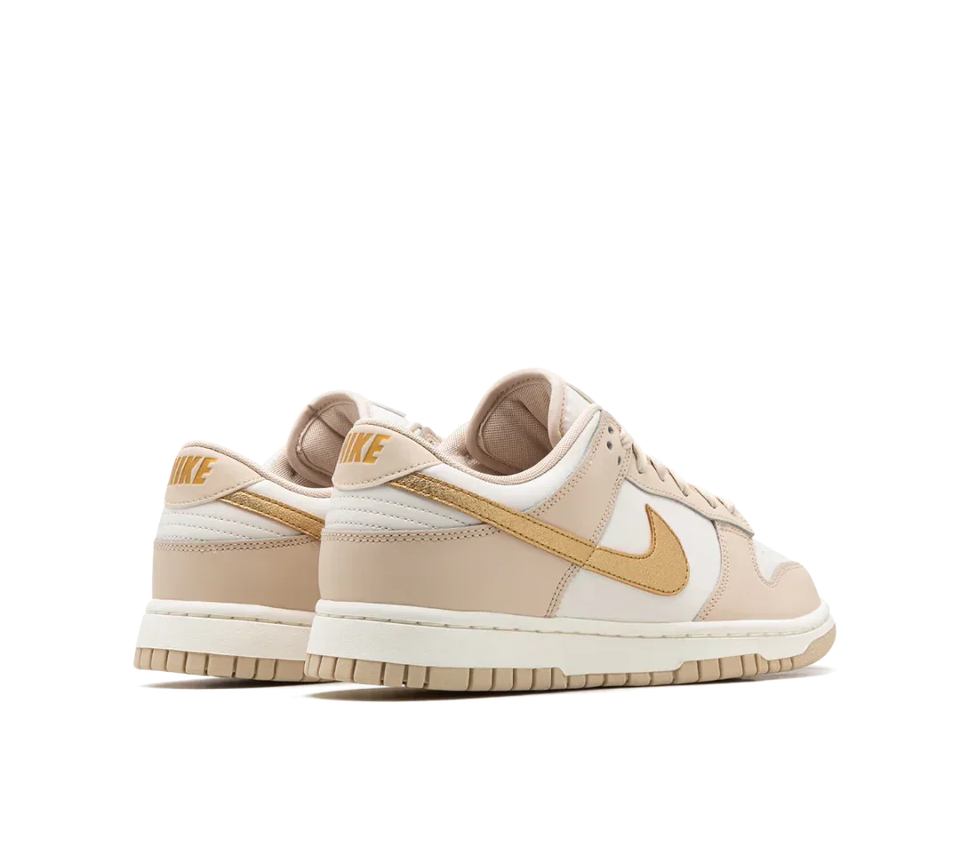 Tênis Nike Dunk Low 'Metallic Gold' Dourado